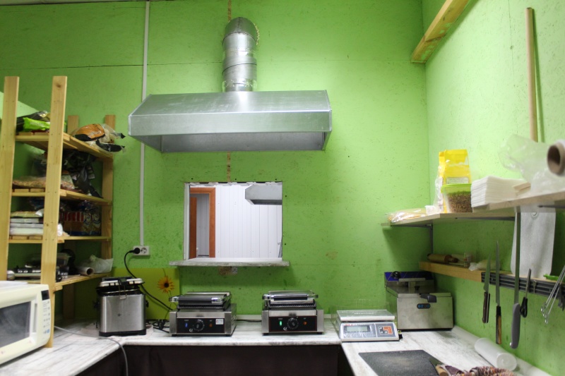 Монтаж вентиляции в кухонной зоне кафе Кофе дом Красноярск
