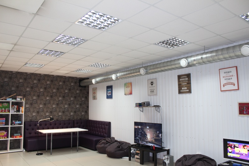 Монтаж канальной вентиляции круглого сечения в кафе Кофе-дом в Красноярске
